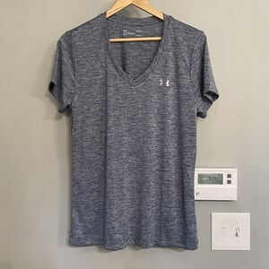 Under Armour UA Top Tech V-Neck Pullover Performance Shirt Women's Large NWT‎